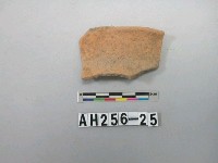 藏品(紅色粗砂陶口緣殘件)的圖片